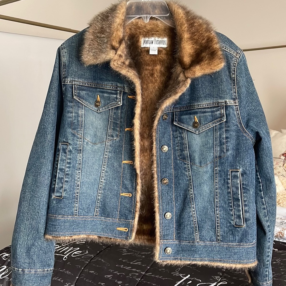 Jean jacket lined with faux fur